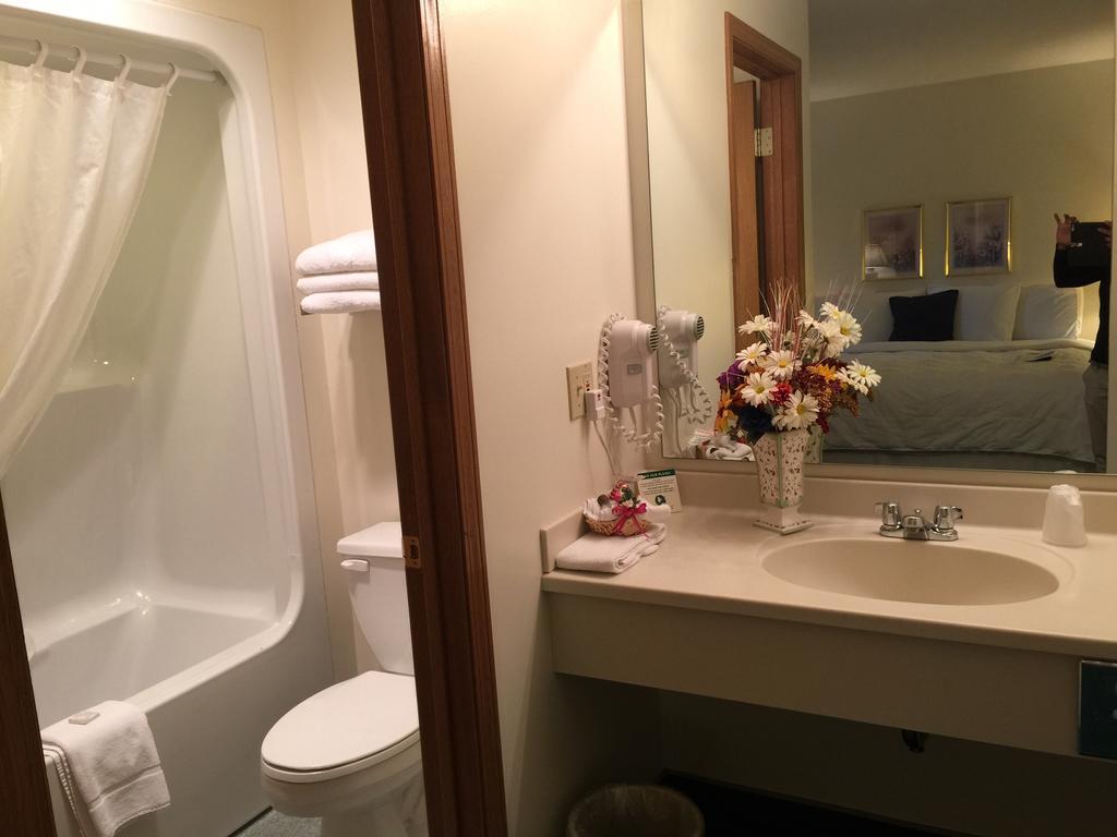 Americas Best Value Inn & Suites - Bluffton מראה חיצוני תמונה